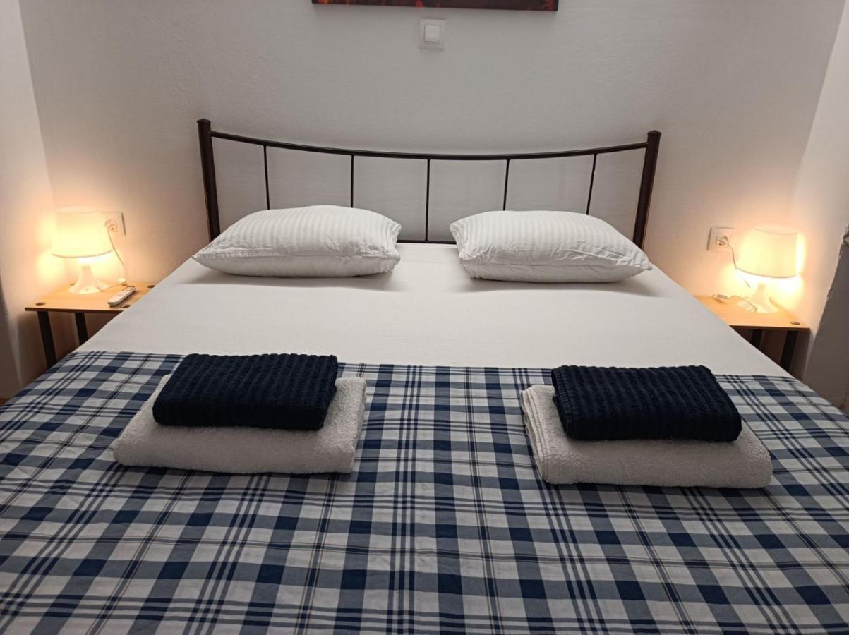 Apartment Dipla Athena Bagian luar foto